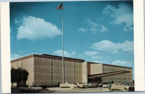 postcard Iowa, Newton - The Maytag Company - exterior view