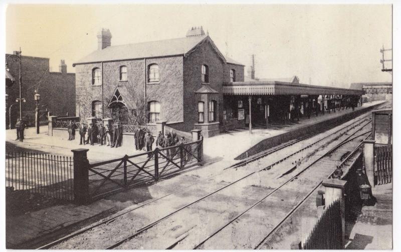 London; High Rd, Barking Railway Station From East St Repro PPC, Unposted 