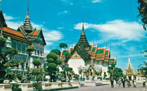 Thailand Bangkok Royal Grand Palace Chakri and Dusit Vintage Postcard 07.36