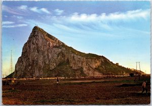 VINTAGE CONTINENTAL SIZED POSTCARD VIEW OF THE ROCK AT GIBRALTAR NEUTRAL GROUND