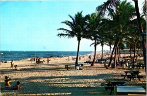 USA Wide Sandy Golden Beach Fort Lauderdale Florida Chrome Postcard 09.73