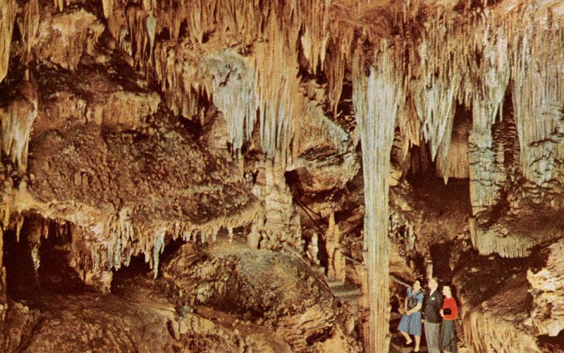 VA - Luray. Luray Caverns. Swiss Cottage Way