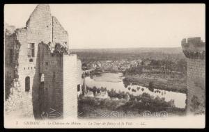 CHINON - Le Chateau du Milieu - La Tour de Boissy et la Ville