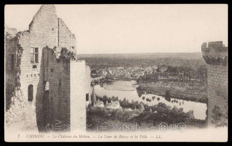 CHINON - Le Chateau du Milieu - La Tour de Boissy et la Ville