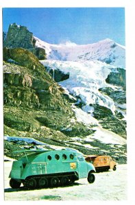 Snowmobiles, Andromeda Ice Fields, Columbia Icefield Glacier. Alberta Rockies