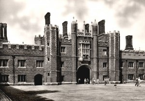 Vintage Postcard Real Photo Hampton Court Palace Middlesex Great Gatehouse RPPC
