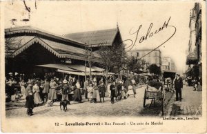 CPA Levallois Perret Rue Poccard Un coin du Marche (1311139)