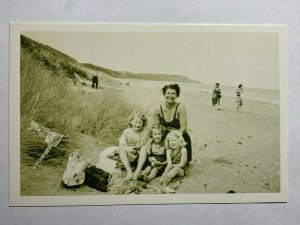 NOSTALGIA REPRODUCTION POSTCARD - RAMSEY BEACH 1950 (KK1577)