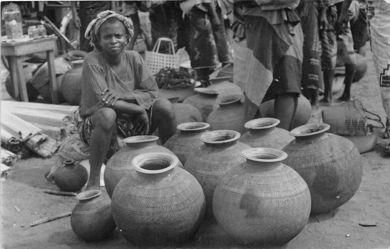 B86488 the pot seller a market scene types folklore  nigeria africa