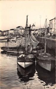 BR7515 Sables d Olonne un coin du port ship bateaux  france