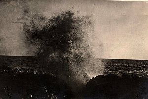 1930s KENNEBUNKPORT MAINE SPOUTING ROCK OCEANSIDE PHOTO RPPC POSTCARD P676