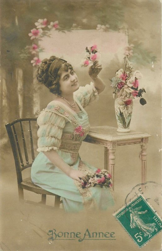 Postcard lady greetings hairstyle dress glamour love smile vase bonne annee joy