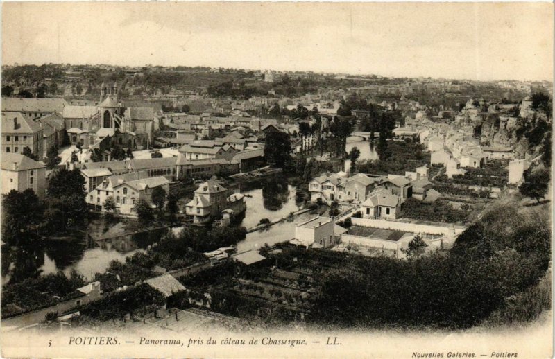 CPA POITIERS Panorama du coteau de Chasseigne (982859)