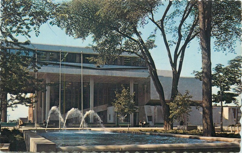 Postcard Canada Trois rivieres hotel de ville moderne centre ville trois-riviere