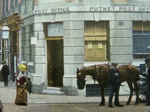 London PUTNEY High Street showing PUTNEY POST OFFICE c1905 Postcard