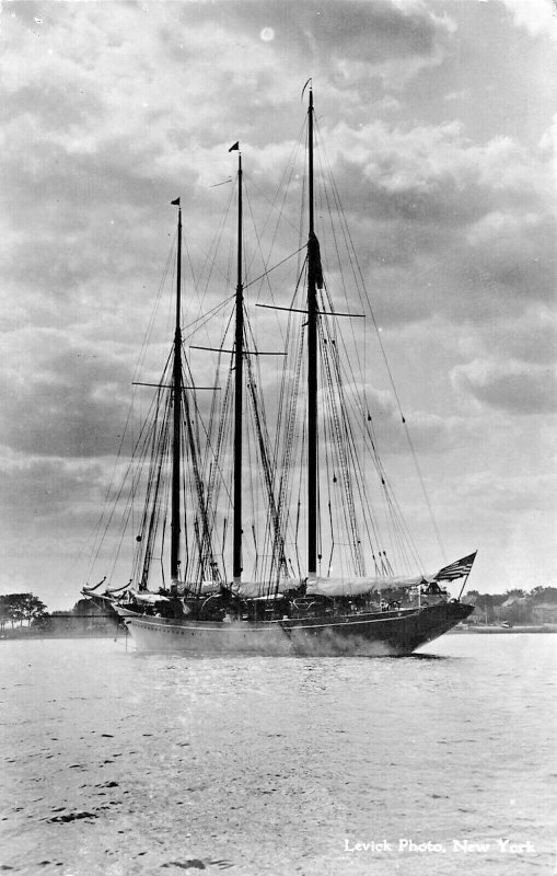 THE MIGRANT~3 MASTED SAILING SHIP-EDWIN LEVICK PHOTO NEW YORK POSTCARD