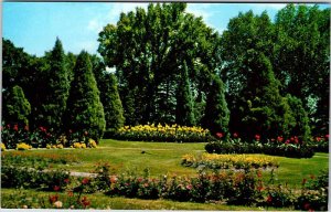 Postcard GARDEN SCENE Pueblo Colorado CO AO3444