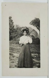 Rppc Victorian Woman Posing for Photo on Sunny Day With Umbrella Postcard N14