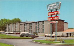 BLOOMINGTON IN HOWARD JOHNSON'S RESTAURANT COCKTAILS POSTCARD c1970s VW MICROBUS