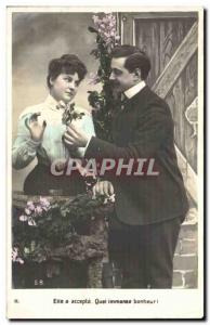 Fantasy - Couple - The Offering of a little flower - Old Postcard