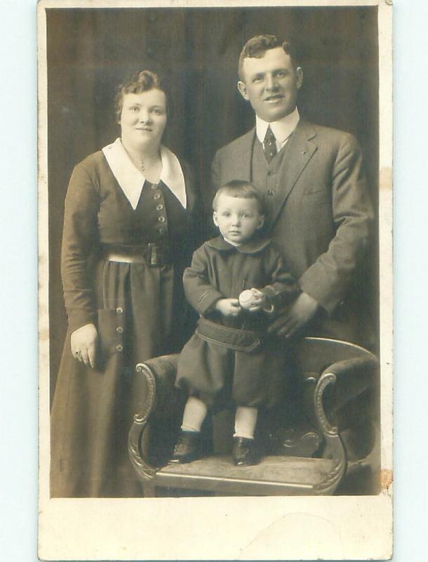 Pre-1930 rppc FAMILY PICTURE Studio In Pittsburgh Pennsylvania PA i9424