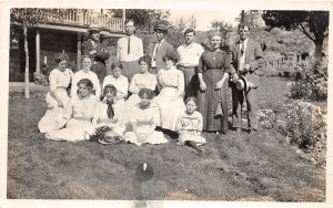 J33/ Hot Springs South Dakota Postcard RPPC c1910 Family Gathering People  176