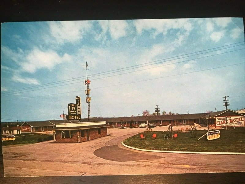 Vintage Postcard 1950's Clark Motel Route 3 Powell Tennessee