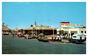 Postcard WY Green River - Holiding's Little America Postmark motel gas station