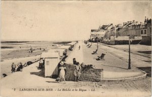 CPA LANGRUNE-sur-MER La Breche et la Digue (1225345)