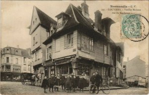 CPA LOUVIERS-Vieilles Maisons rue du NEUBOURG (43421)