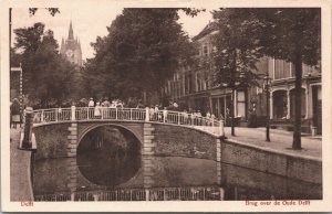 Netherlands Delft Brug over de Oude Delft Vintage Postcard 03.83