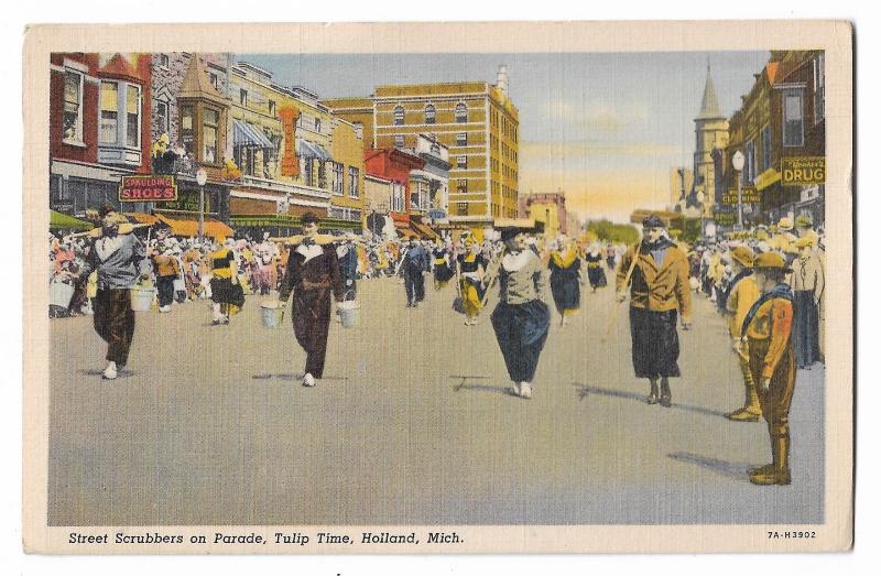 USA Street Scrubbers on Parade Tulip Time Holland Michigan Linen Postcard 01.14