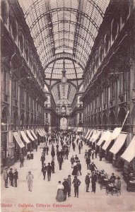 US18 Europe Italy Milan Galleria Vittorio Emanuele animated