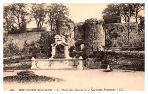 Boulogne sur Mer La Porte des Degres et le Souvenir Francais