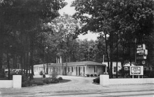 Eatontown New Jersey White Oaks Shades Motel Street View Vintage Postcard K29088