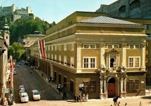 VINTAGE CONTINENTAL SIZE POSTCARD STREET SCENE PALACE CASTLE SALZBURG AUSTRIA