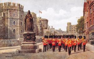 WINDSOR BERK UK VICTORIA STATUE CASTLE APPROACH~A R QUINTON MILITARY POSTCARD