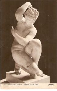 \Venus accroupie\ Fine Art (sculpture) Postcard
