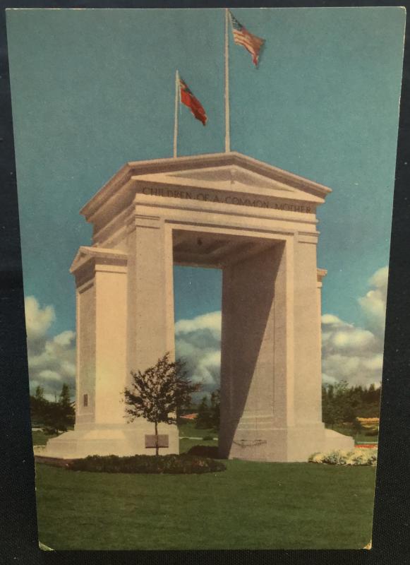 Postcard Unused Union Oil Co Peace Arch Blaine WA LB