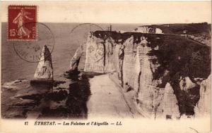 CPA ETRETAT-Les Falaises et l'Aiguille (269876)