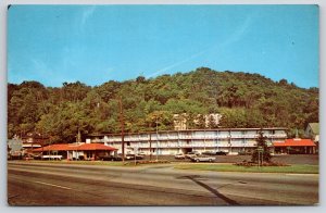 Roadside~Wheeling WV~Howard Johnson Motor Lodge~Restaurant~Sign~1950s Postcard