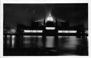 B36268 Budapest The parliament illuminated hungary