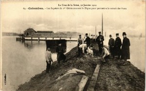 CPA COLOMBES Les Sapeurs du Ier Génie coupant la Digue (413156)