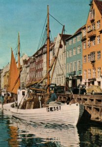 VINTAGE CONTINENTAL SIZE POSTCARD THE NYHAVN CANAL COPENHAGEN DENMARK 1970