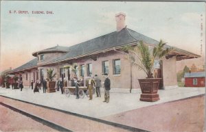 Eugene OR SP RR Depot Southern Pacific Oregon Tracks EC Kropp Pub postcard G552 