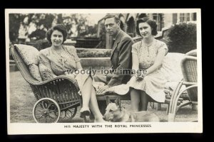 er540 - Princesses Elizabeth & Margaret with their Father George VI - postcard