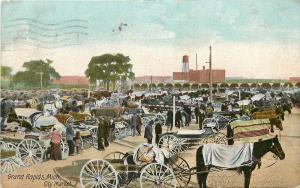 c1907 Postcard; Grand Rapids MI Outdoor City Market, Horsedrawn Wagons Kent Co.