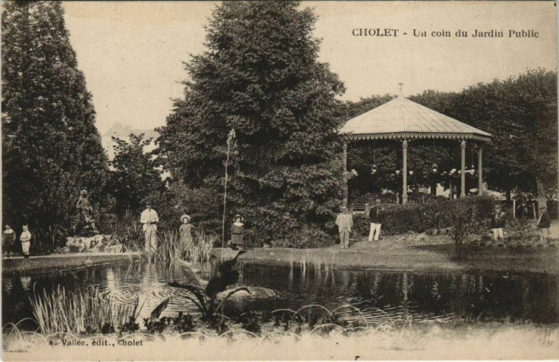 CPA CHOLET un coin du Jardin Public (979130)