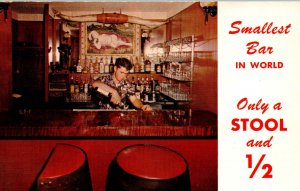 Klamath, California - Stop at the smallest lounge in the world - Blue Ox Cafe