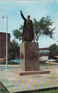 Connecticut Waterbury Monument Of The Founder In 1882 Of The Knights Of Columbus